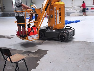 Výškové práce čištění průmyslové haly schwerfittings na plzeňsku